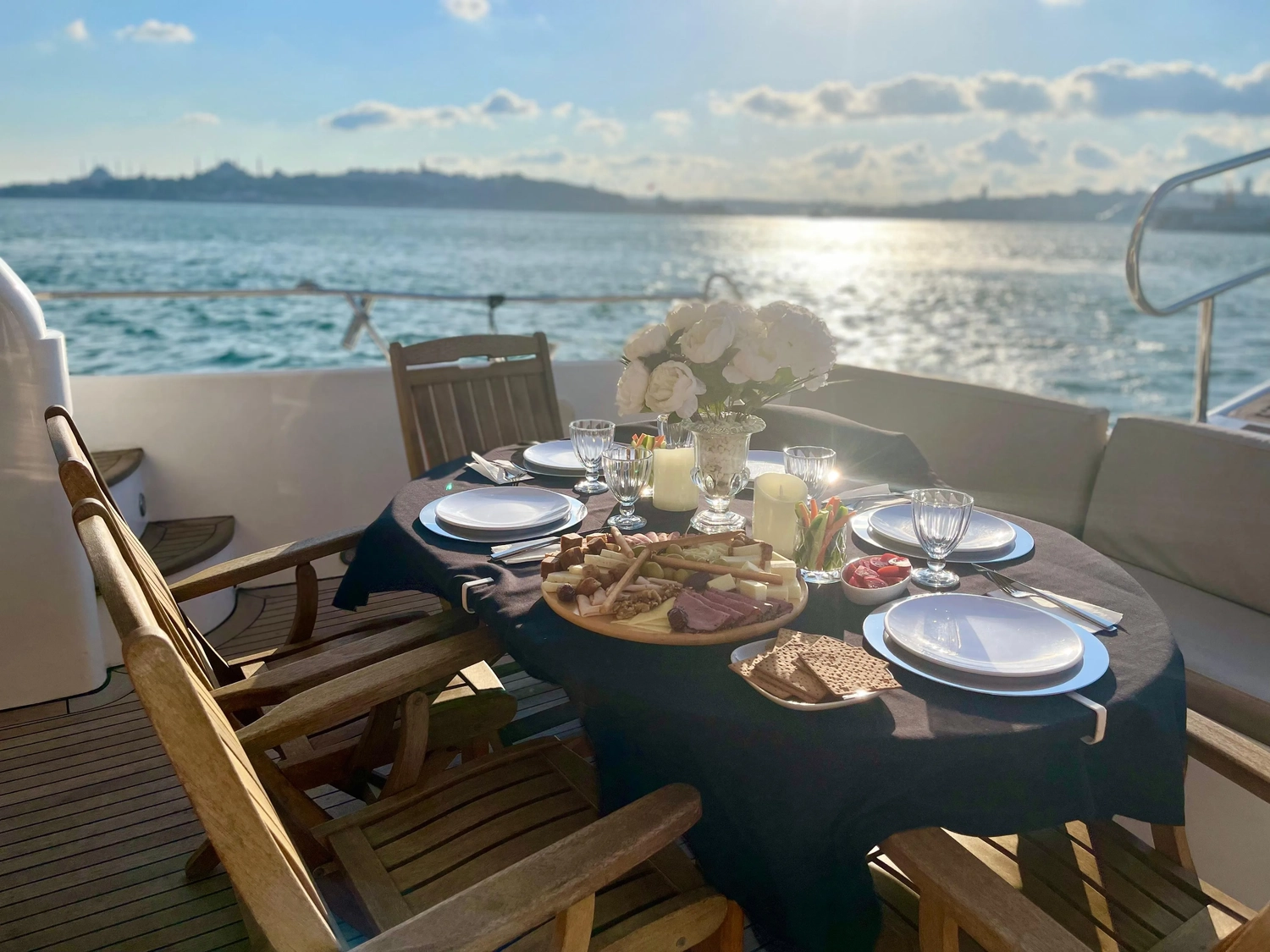 Yachttour Istanbul  Yacht Istanbul  Tour Istanbul  Geburtstag Istanbul Heiratsantrag Istanbul  Firmenevent Istanbul Eventplanung Istanbul yacht mieten istanbul yacht mieten istanbul private yacht istanbul heiratsantrag istanbul yacht bosporus yacht tour yacht istanbul preis