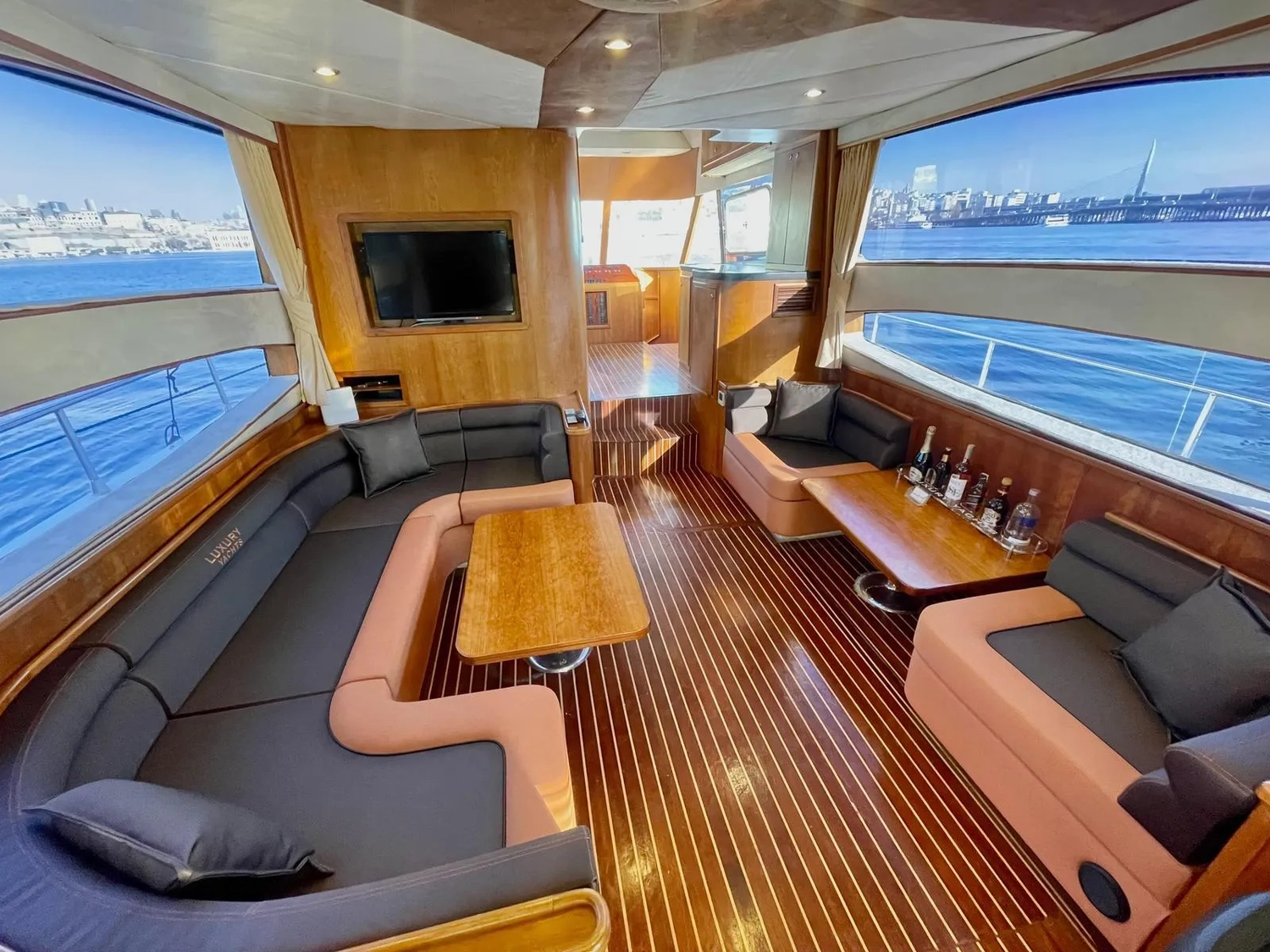 Yachttour Istanbul  Yacht Istanbul  Tour Istanbul  Geburtstag Istanbul Heiratsantrag Istanbul  Firmenevent Istanbul Eventplanung Istanbul yacht mieten istanbul yacht mieten istanbul private yacht istanbul heiratsantrag istanbul yacht bosporus yacht tour yacht istanbul preis