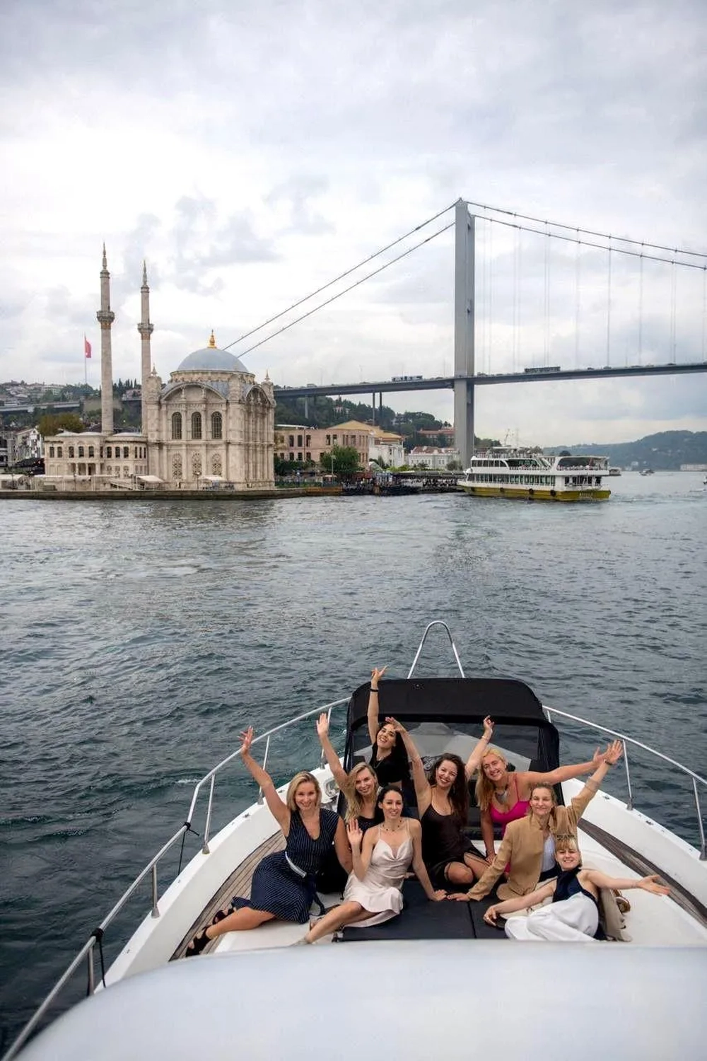Yachttour Istanbul  Yacht Istanbul  Tour Istanbul  Geburtstag Istanbul Heiratsantrag Istanbul  Firmenevent Istanbul Eventplanung Istanbul yacht mieten istanbul yacht mieten istanbul private yacht istanbul heiratsantrag istanbul yacht bosporus yacht tour yacht istanbul preis